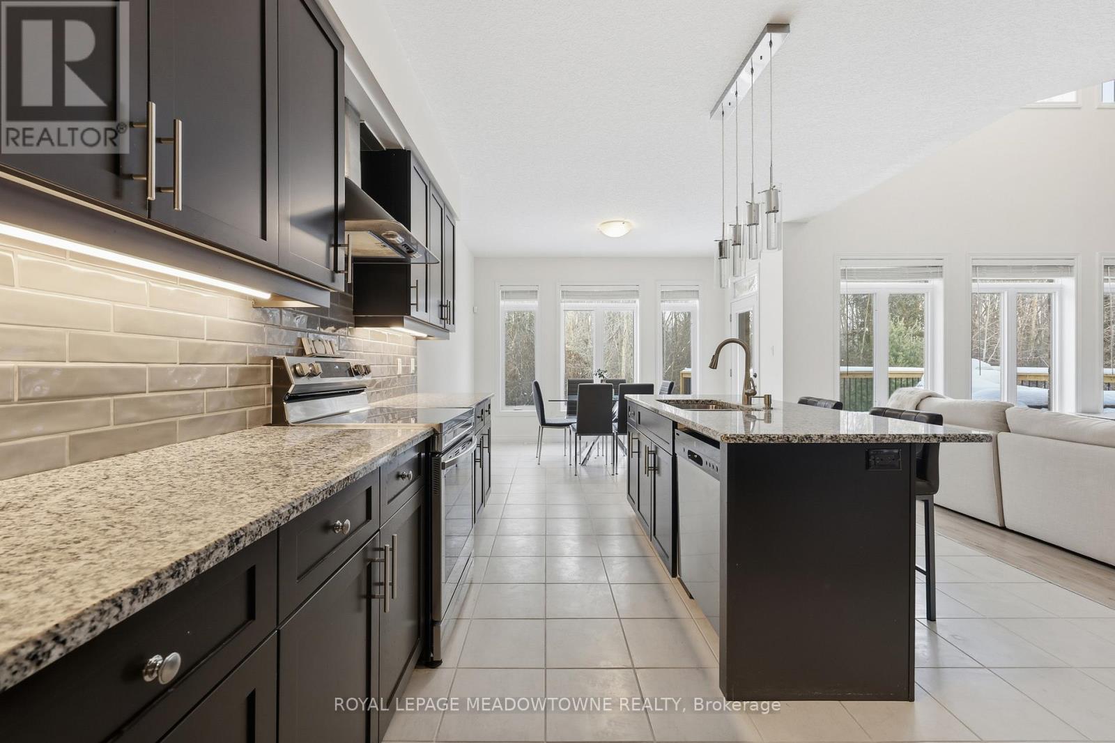 63 Westra Drive, Guelph, Ontario  N1K 0B5 - Photo 6 - X12672320