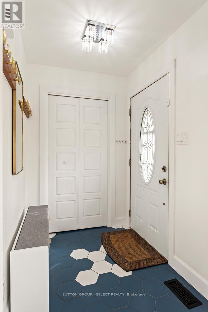 20 Lochern Road, London South, Ontario  N5Z 4L6 - Photo 4 - X12672542