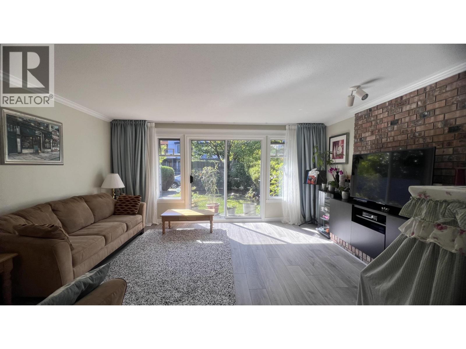 8348 French Street, Vancouver, British Columbia  V6P 4W2 - Photo 2 - R3033334