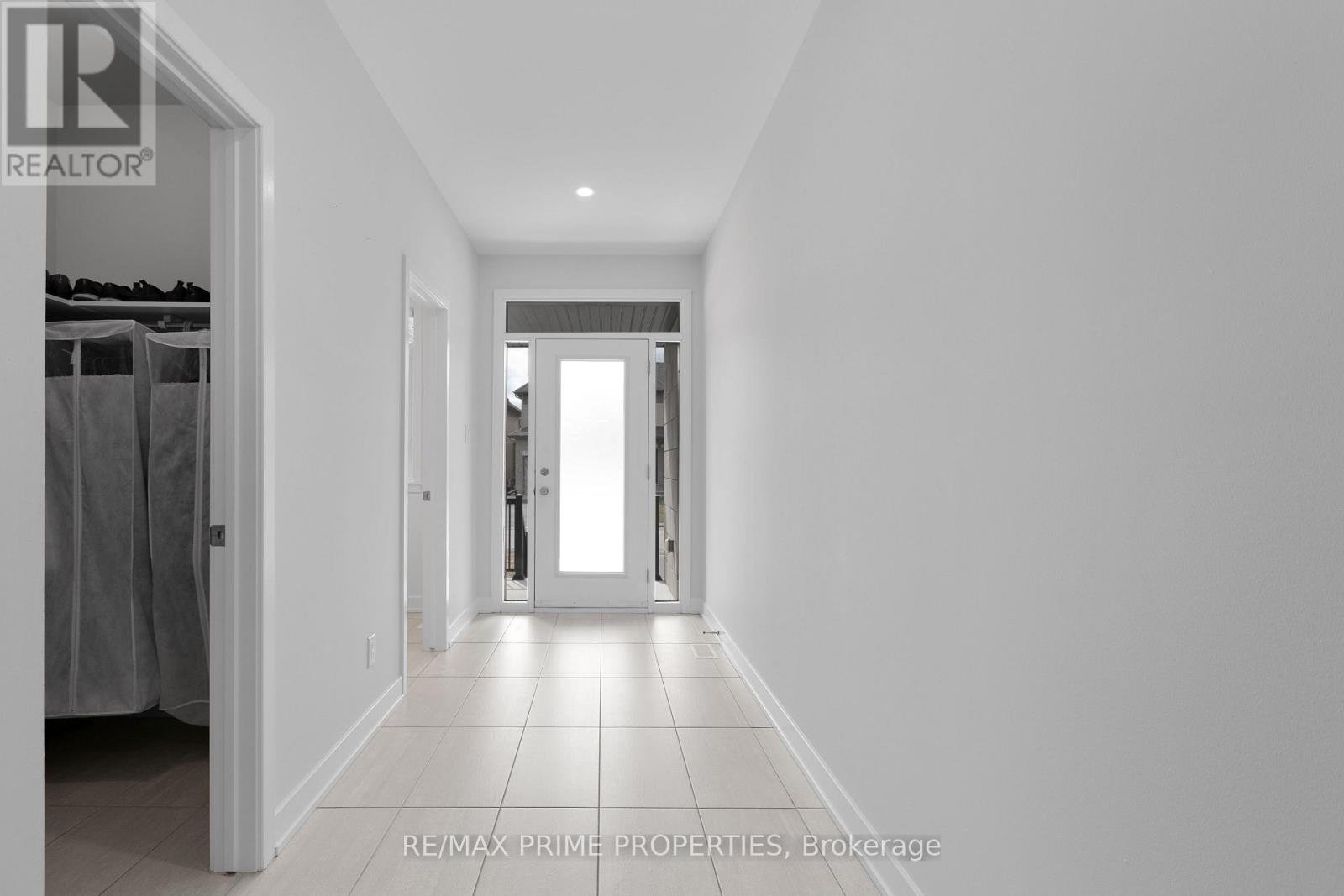 249 Fountainhead Drive, Ottawa, Ontario  K1W 0H4 - Photo 3 - X12672520