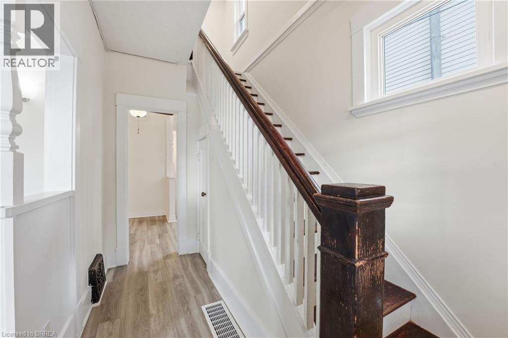 12 St James Street, Brantford, Ontario  N3T 3Z5 - Photo 4 - 40796621