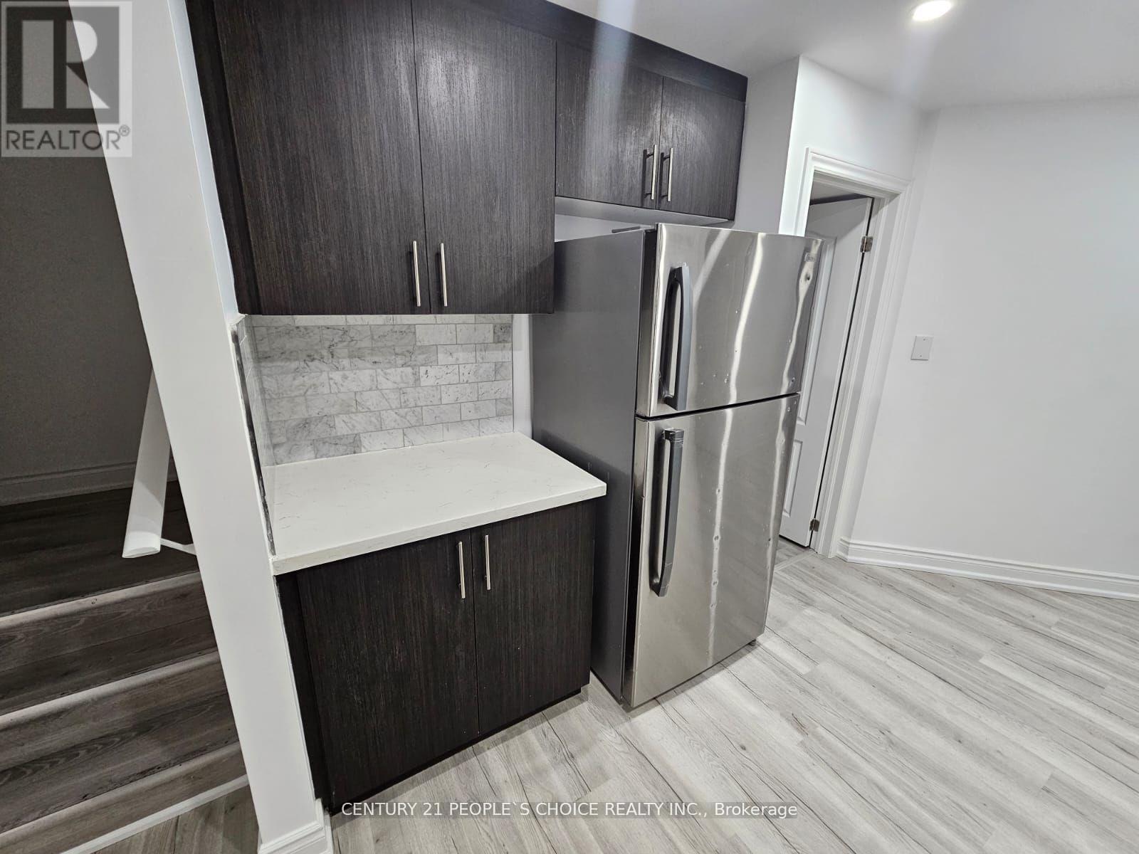 30 Bucksaw Street, Brampton, Ontario  L7A 4R2 - Photo 7 - W12671462