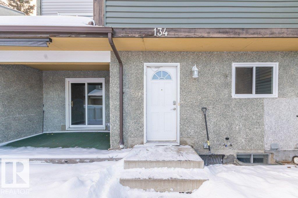 134 Kaskitayo Ct Nw, Edmonton, Alberta  T6J 3T3 - Photo 2 - E4469264