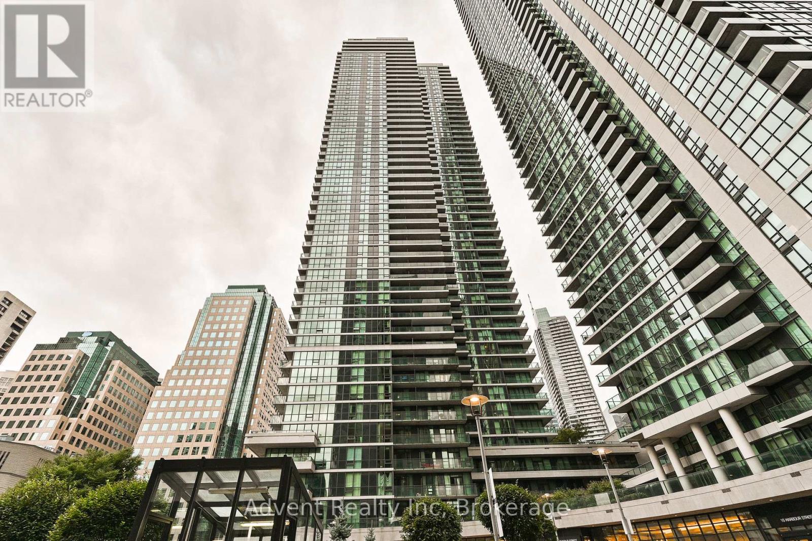 1902 - 33 Bay Street, Toronto, Ontario  M5J 2Z3 - Photo 1 - C12672516