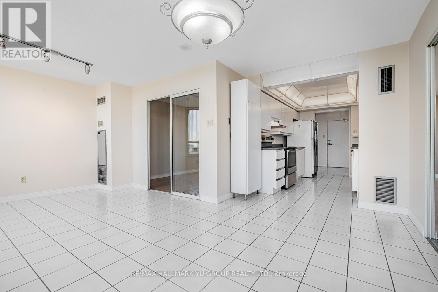 1203 - 7 Townsgate Drive, Vaughan, Ontario L4J 7Z9 - Photo 8 - N12672480