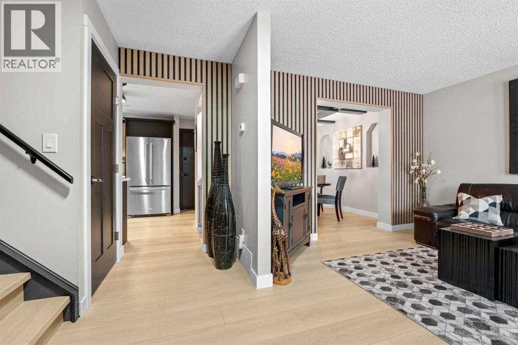 22 Hunters Gate, Okotoks, Alberta  T1S 1K9 - Photo 4 - A2268453