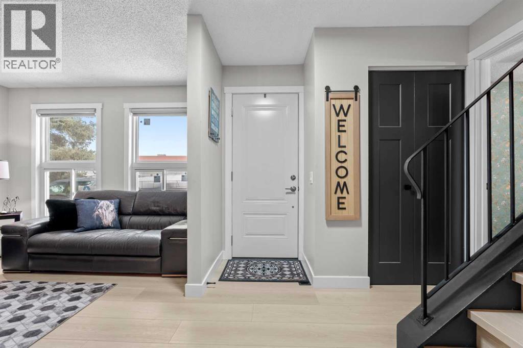 22 Hunters Gate, Okotoks, Alberta  T1S 1K9 - Photo 3 - A2268453