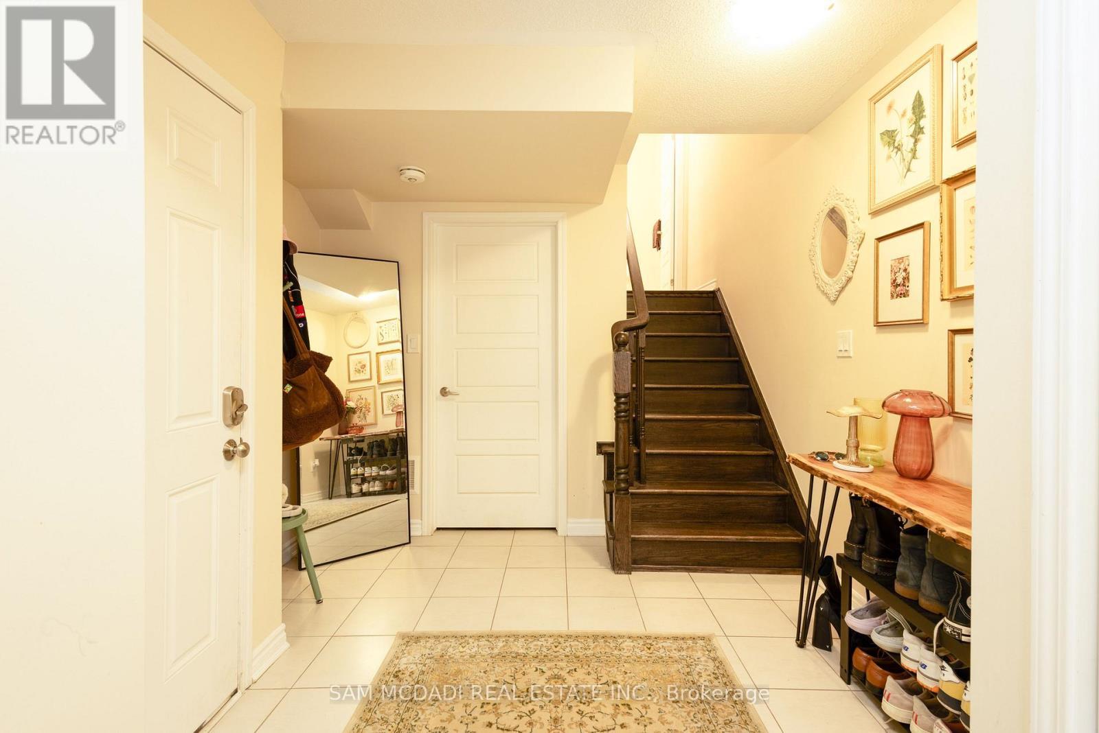 75 Bond Head Court, Milton, Ontario  L9E 1G4 - Photo 5 - W12672428