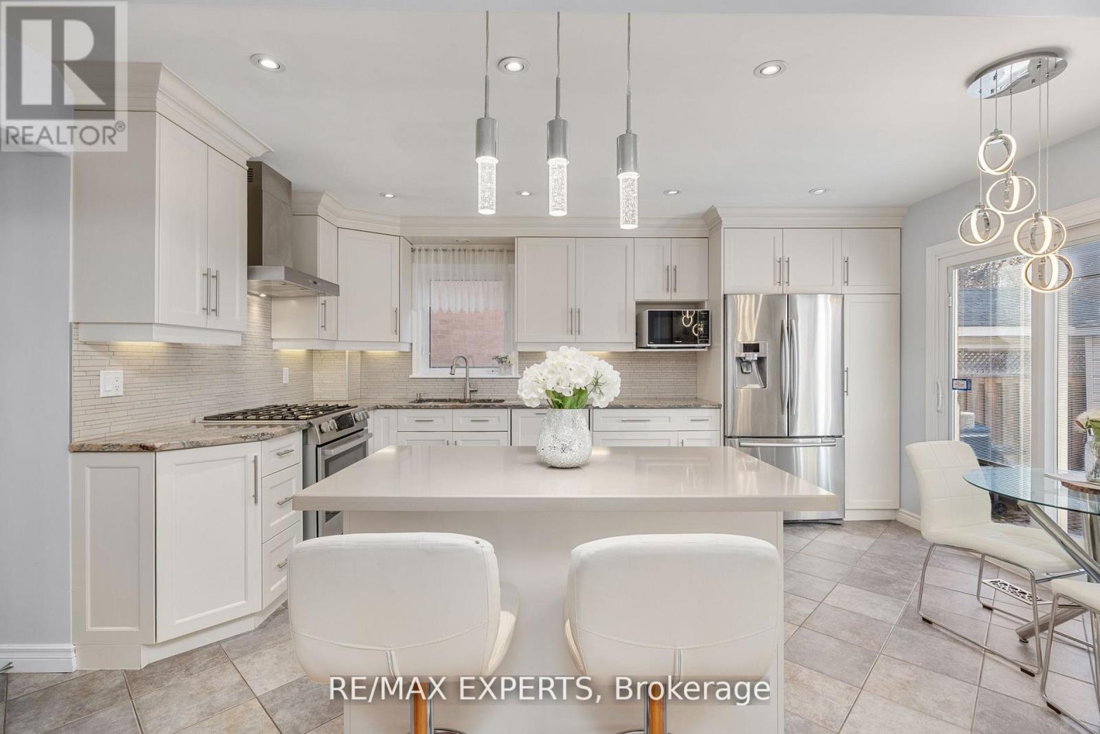 482 Malaga Road, Mississauga, Ontario  L5B 3W2 - Photo 6 - W12672466