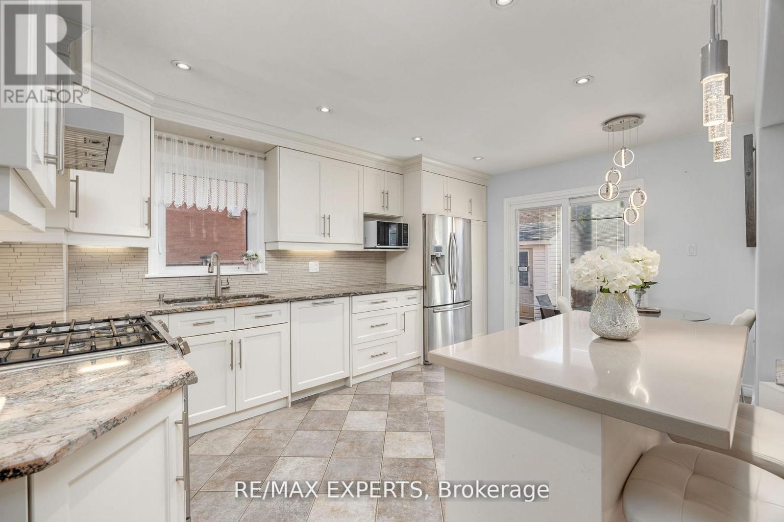 482 Malaga Road, Mississauga, Ontario  L5B 3W2 - Photo 7 - W12672466