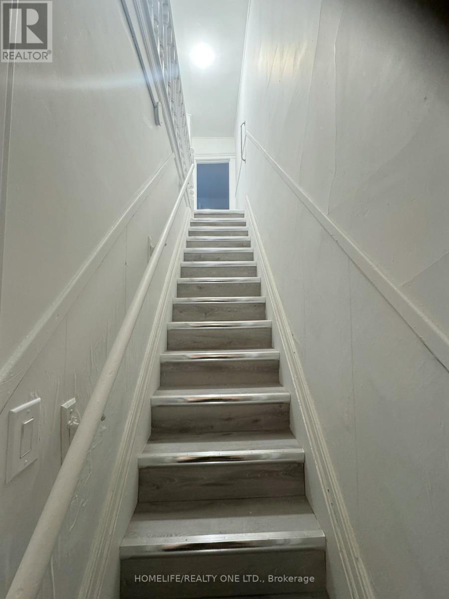 2nd Floor - 1067 Dovercourt Road, Toronto, Ontario  M6H 2X7 - Photo 2 - W12672482