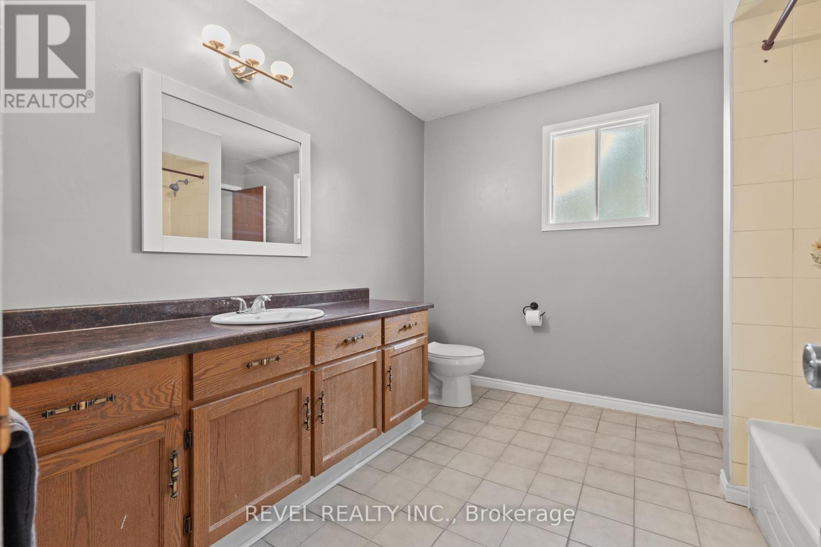 5 Mckee Drive, Caledon, Ontario  L7C 1G8 - Photo 18 - W12672496