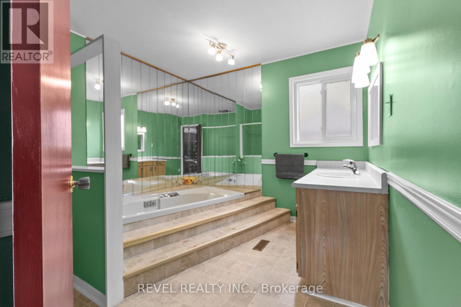 5 Mckee Drive, Caledon, Ontario  L7C 1G8 - Photo 28 - W12672496