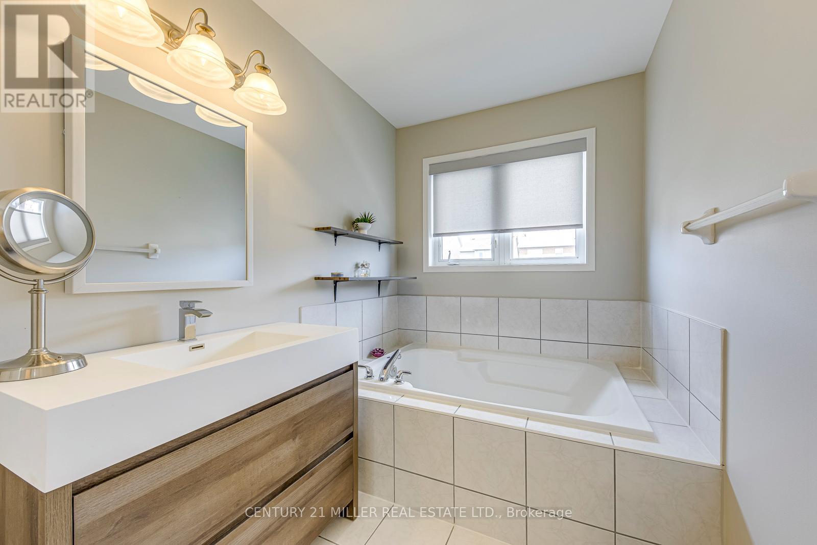 215 Roxton Road, Oakville, Ontario  L6H 6M9 - Photo 39 - W12672524