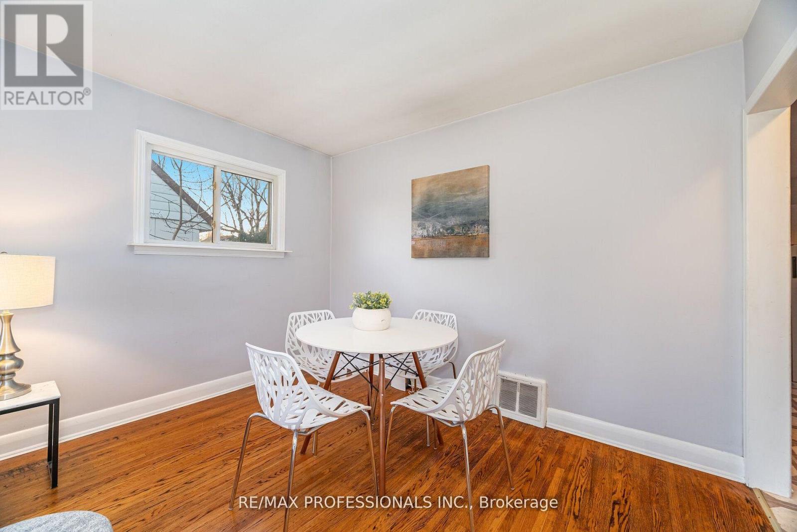 10 Avalon Road, Toronto (Alderwood), Ontario  M8W 2E3 - Photo 10 - W12672546