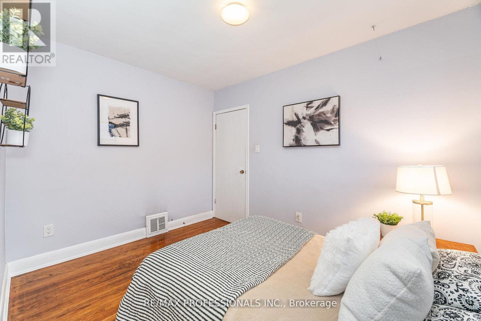 10 Avalon Road, Toronto (Alderwood), Ontario  M8W 2E3 - Photo 22 - W12672546