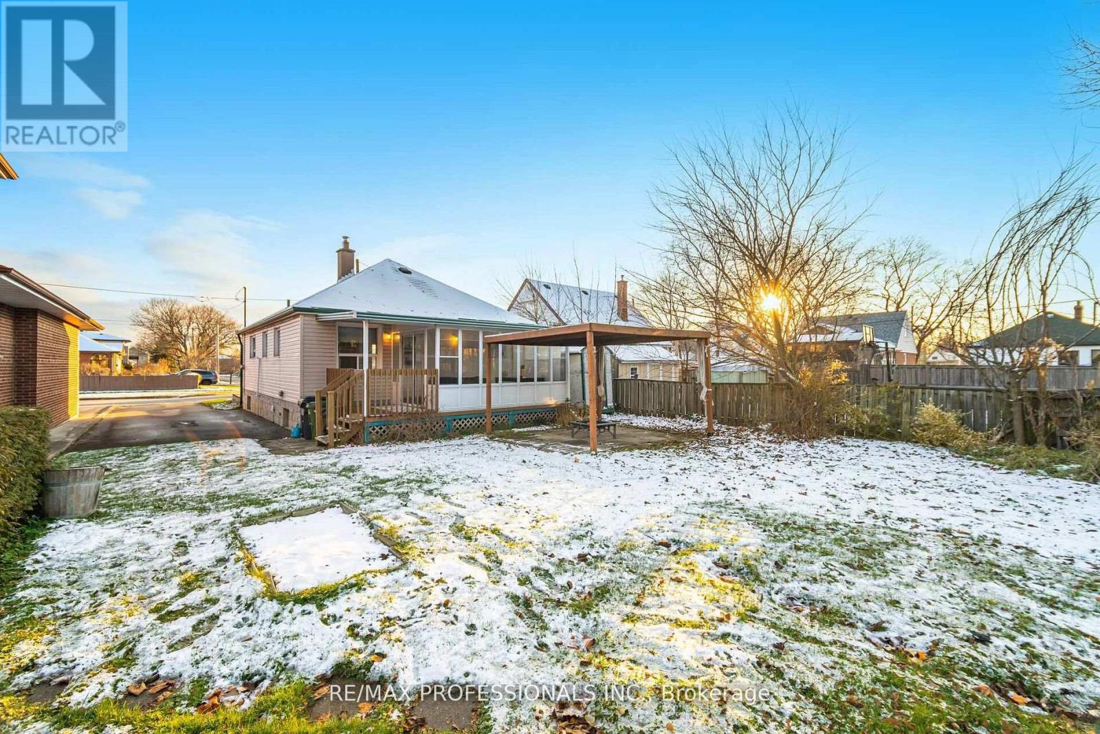 10 Avalon Road, Toronto (Alderwood), Ontario  M8W 2E3 - Photo 33 - W12672546