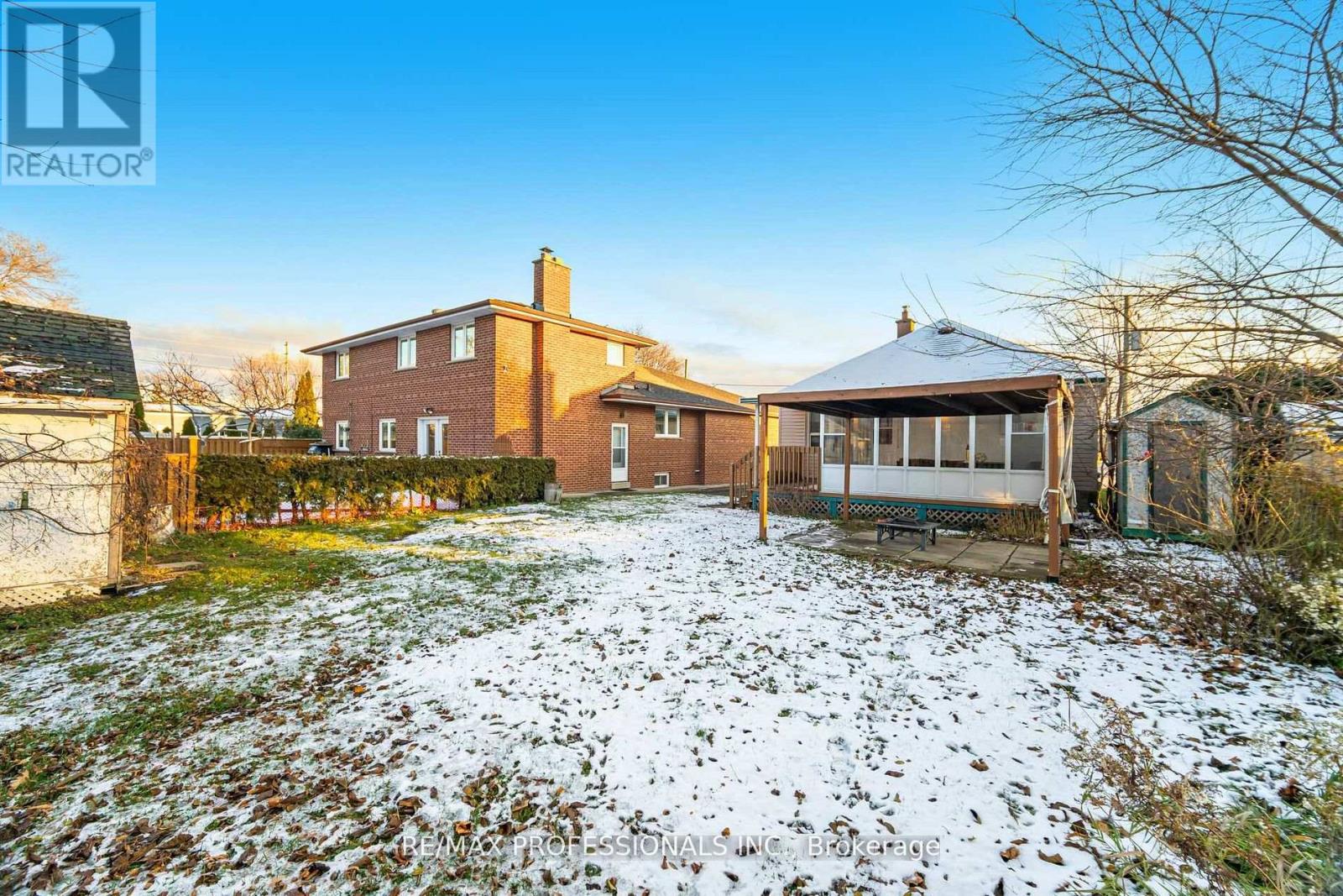 10 Avalon Road, Toronto (Alderwood), Ontario  M8W 2E3 - Photo 34 - W12672546