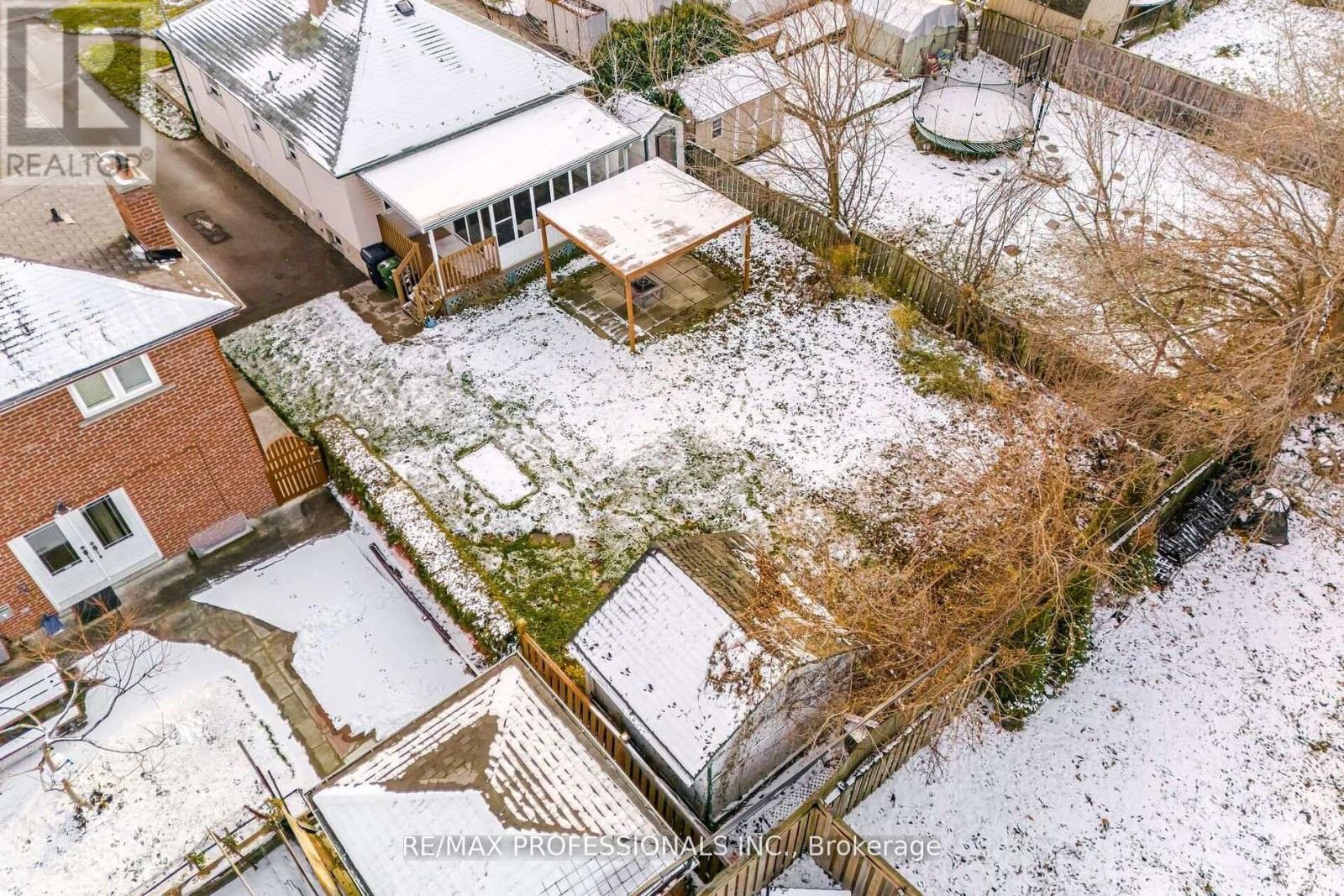 10 Avalon Road, Toronto (Alderwood), Ontario  M8W 2E3 - Photo 37 - W12672546