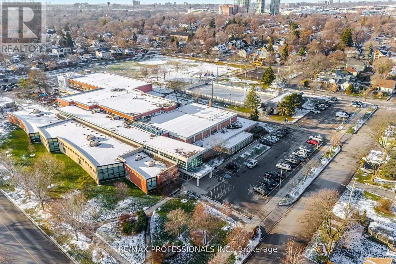 10 Avalon Road, Toronto (Alderwood), Ontario  M8W 2E3 - Photo 38 - W12672546