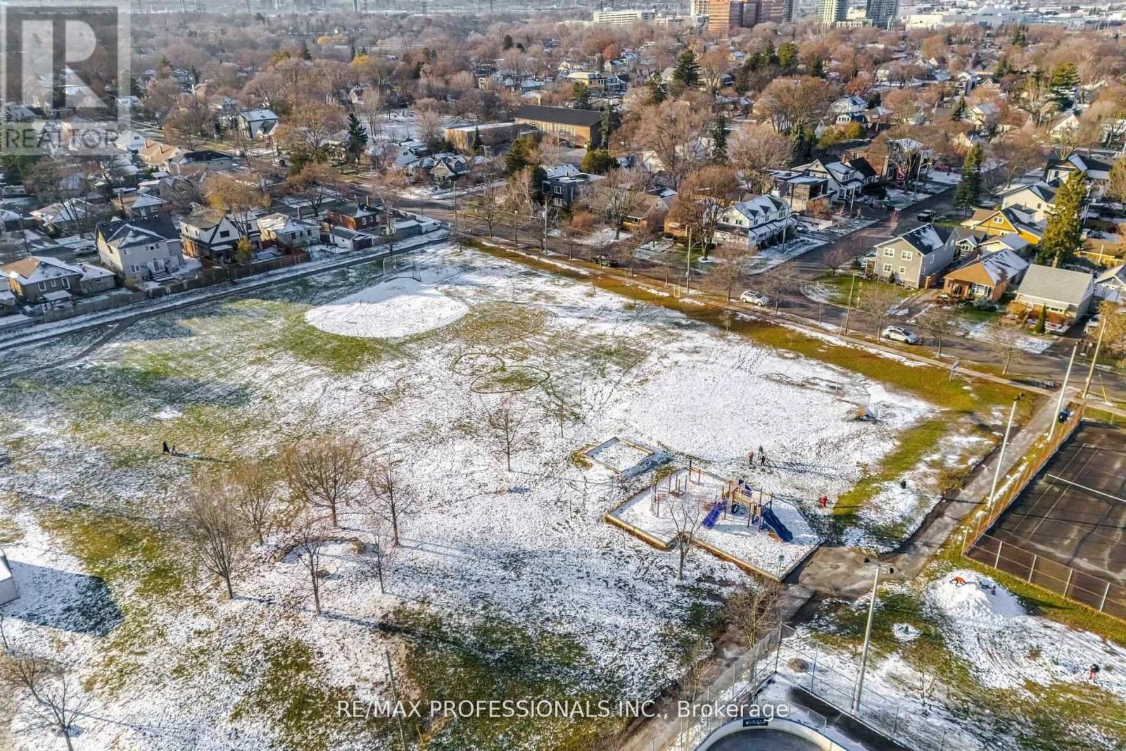 10 Avalon Road, Toronto (Alderwood), Ontario  M8W 2E3 - Photo 39 - W12672546