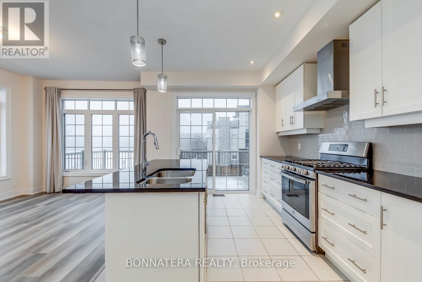 19 - 3026 Postridge Drive, Oakville, Ontario  L6H 7E3 - Photo 17 - W12672548