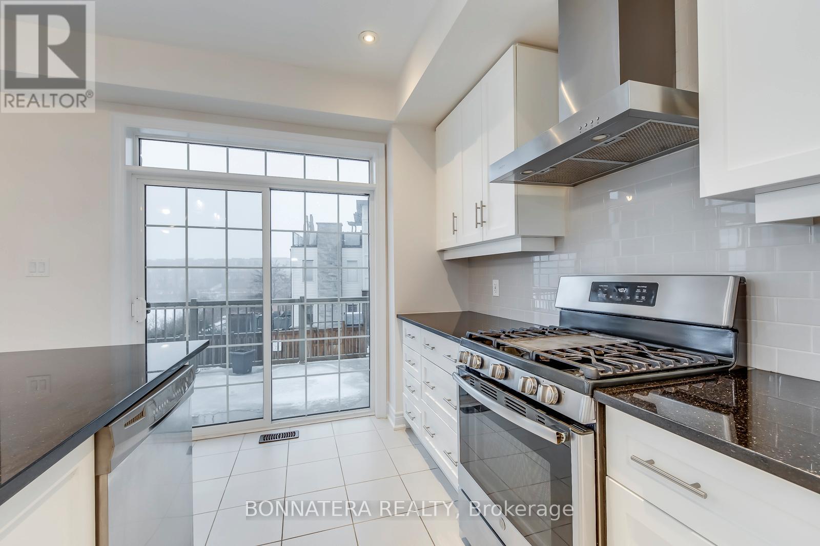 19 - 3026 Postridge Drive, Oakville, Ontario  L6H 7E3 - Photo 18 - W12672548