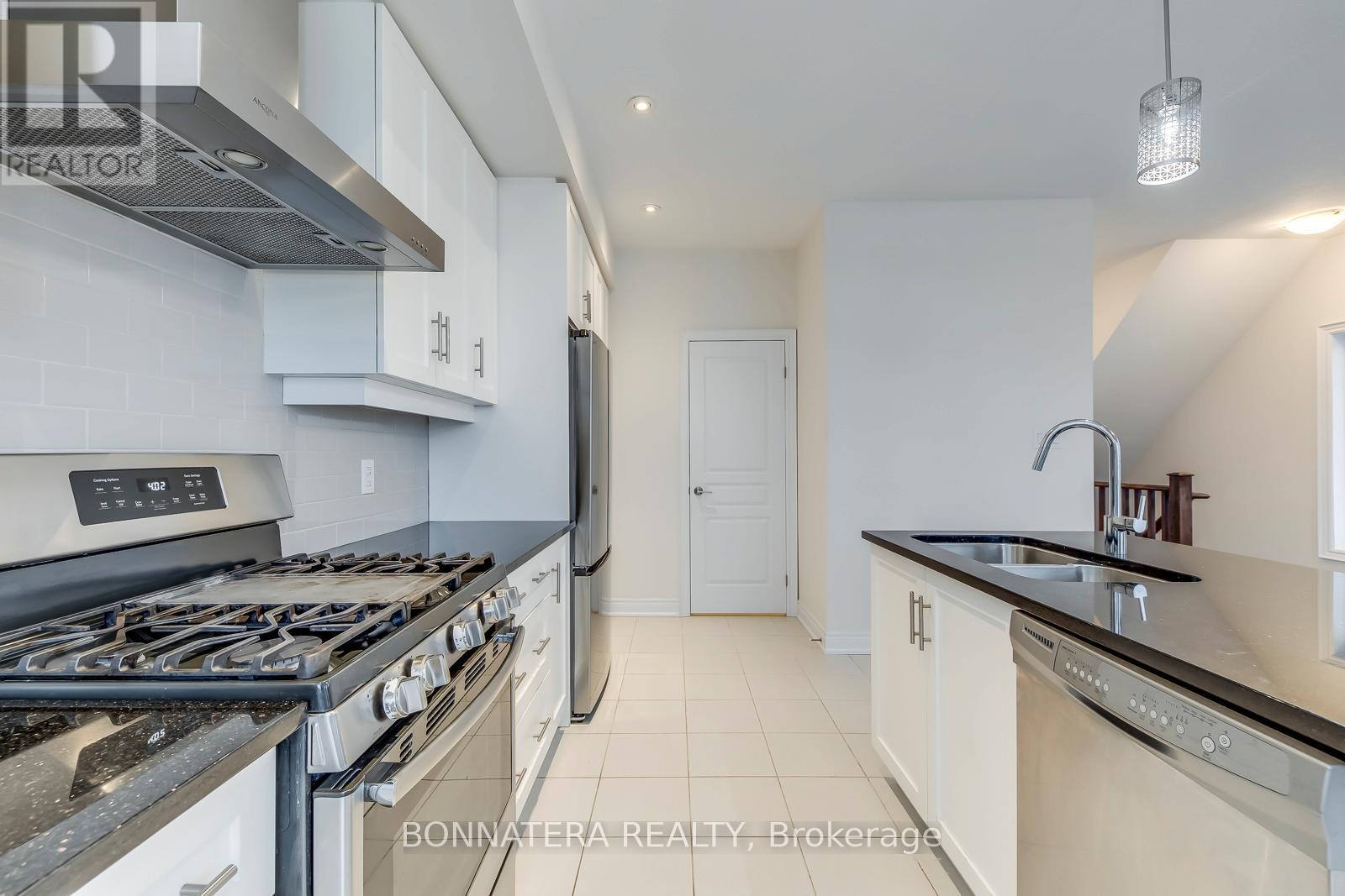 19 - 3026 Postridge Drive, Oakville, Ontario  L6H 7E3 - Photo 21 - W12672548