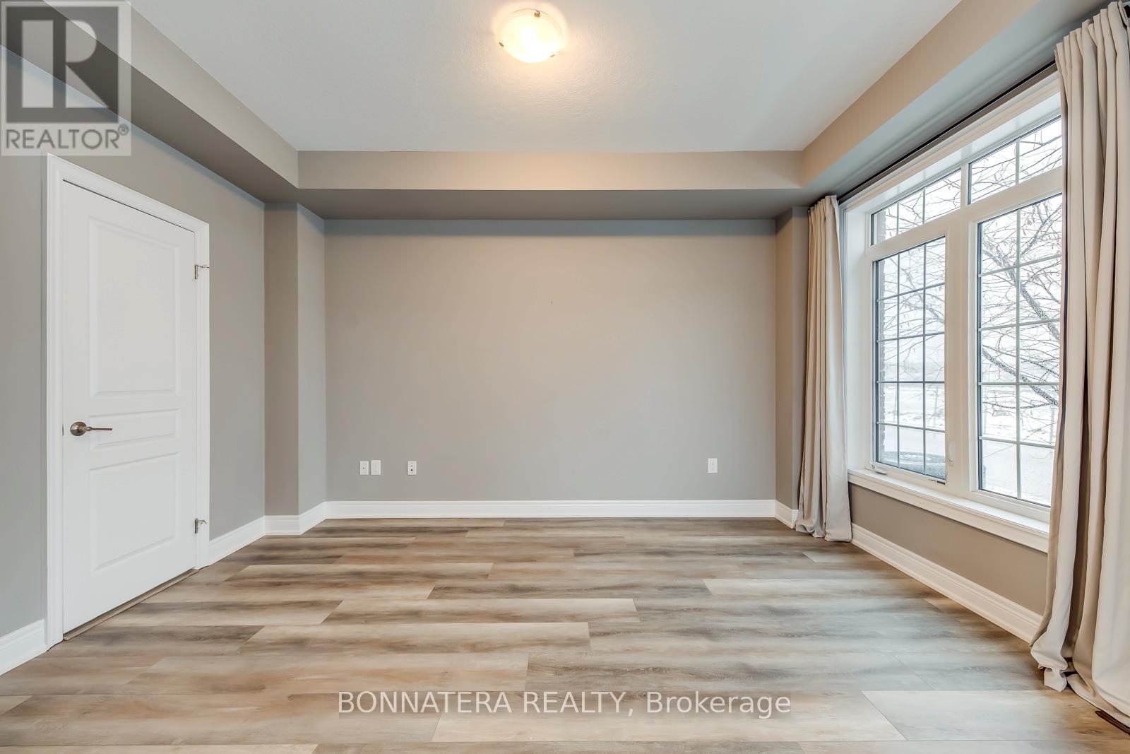 19 - 3026 Postridge Drive, Oakville, Ontario  L6H 7E3 - Photo 5 - W12672548