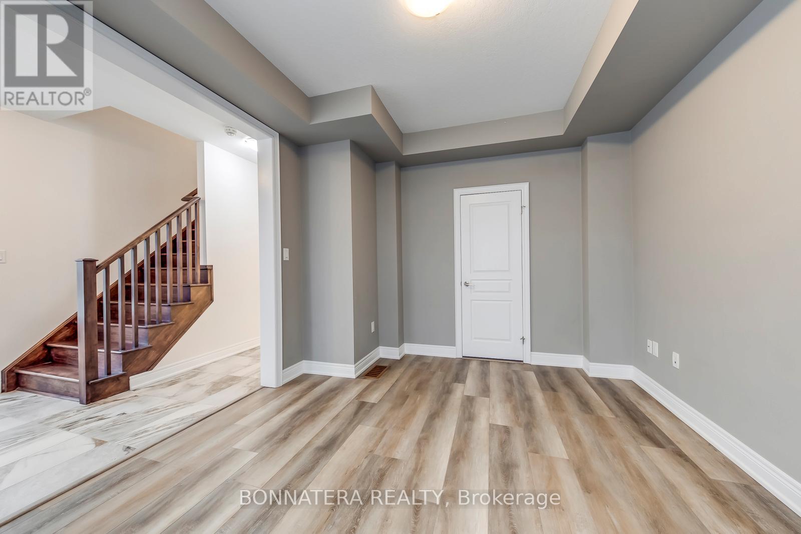 19 - 3026 Postridge Drive, Oakville, Ontario  L6H 7E3 - Photo 7 - W12672548