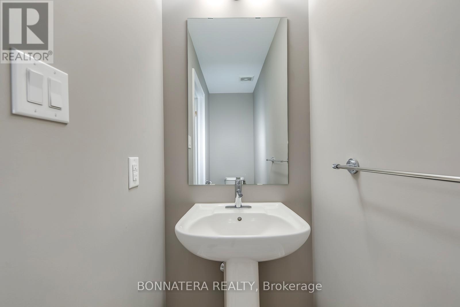 19 - 3026 Postridge Drive, Oakville, Ontario  L6H 7E3 - Photo 9 - W12672548