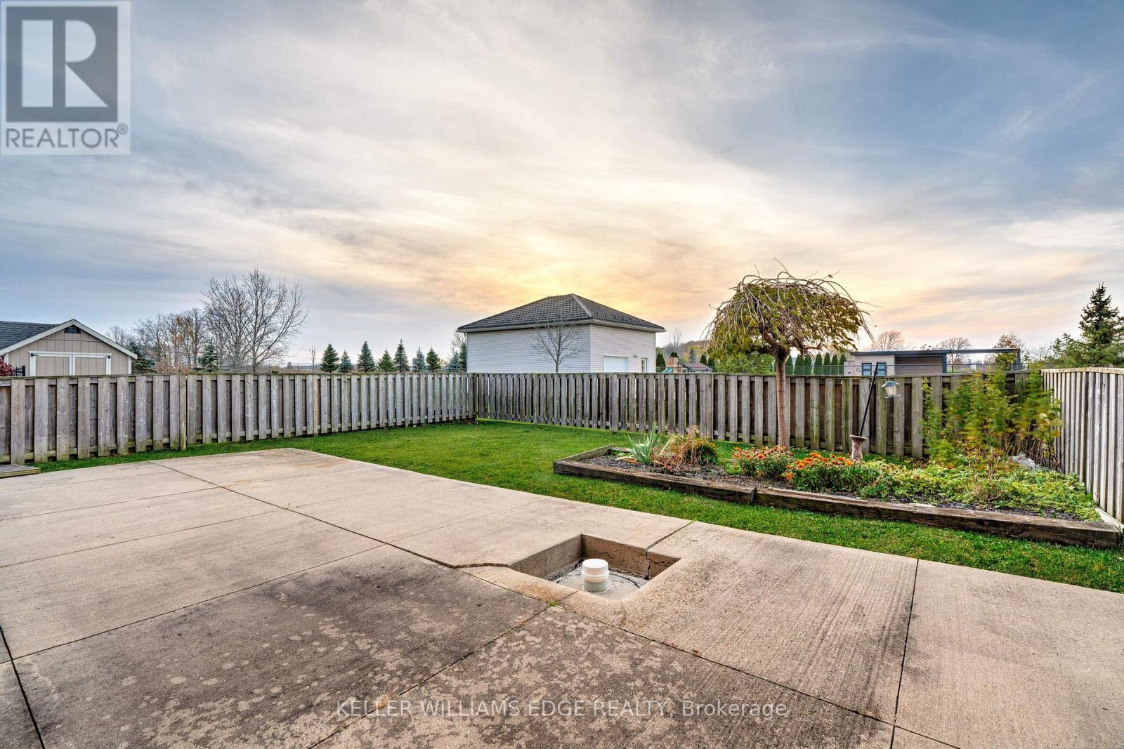 8036 Sheridan Court, Grimsby, Ontario  L0R 1M0 - Photo 34 - X12672446