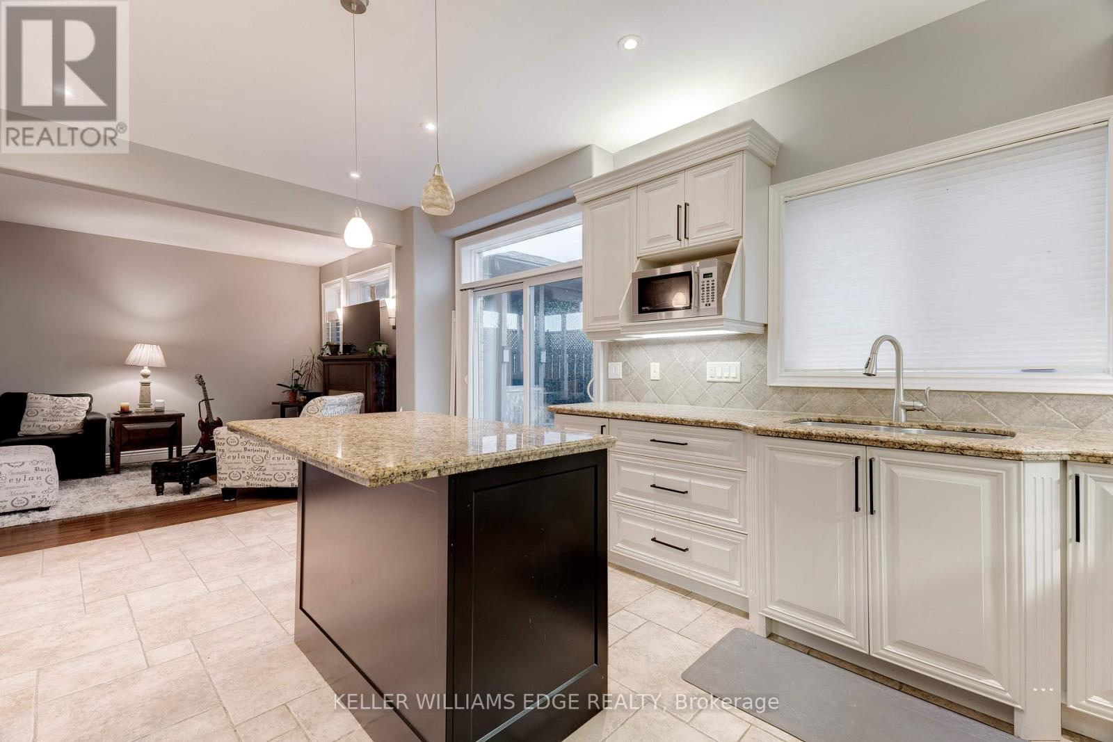 8036 Sheridan Court, Grimsby, Ontario  L0R 1M0 - Photo 9 - X12672446