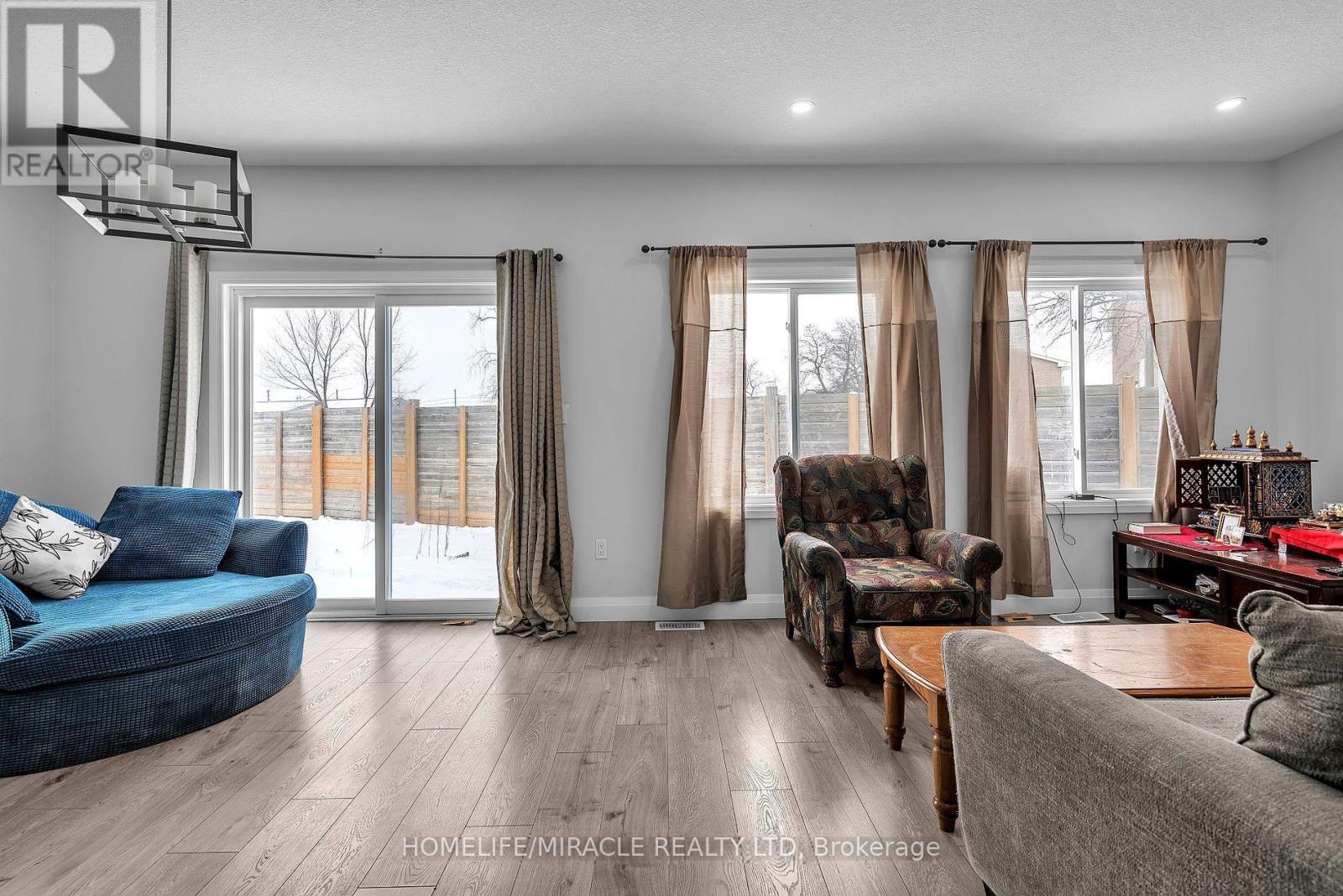 121 Marconi Court, London East, Ontario  N5V 0C9 - Photo 7 - X12672554