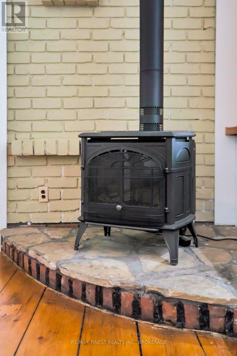 8 Catherine Street, Prince Edward County, Ontario  K0K 2T0 - Photo 11 - X12672838