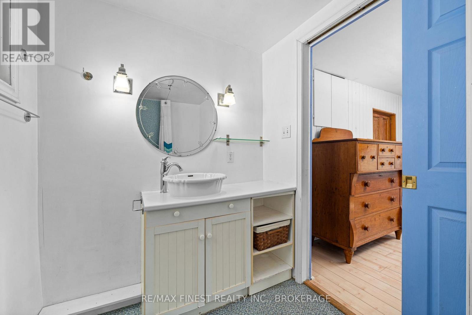 8 Catherine Street, Prince Edward County, Ontario  K0K 2T0 - Photo 15 - X12672838