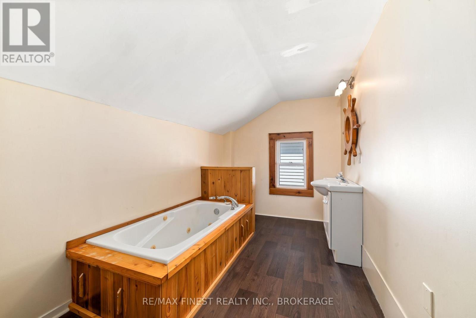 8 Catherine Street, Prince Edward County, Ontario  K0K 2T0 - Photo 20 - X12672838