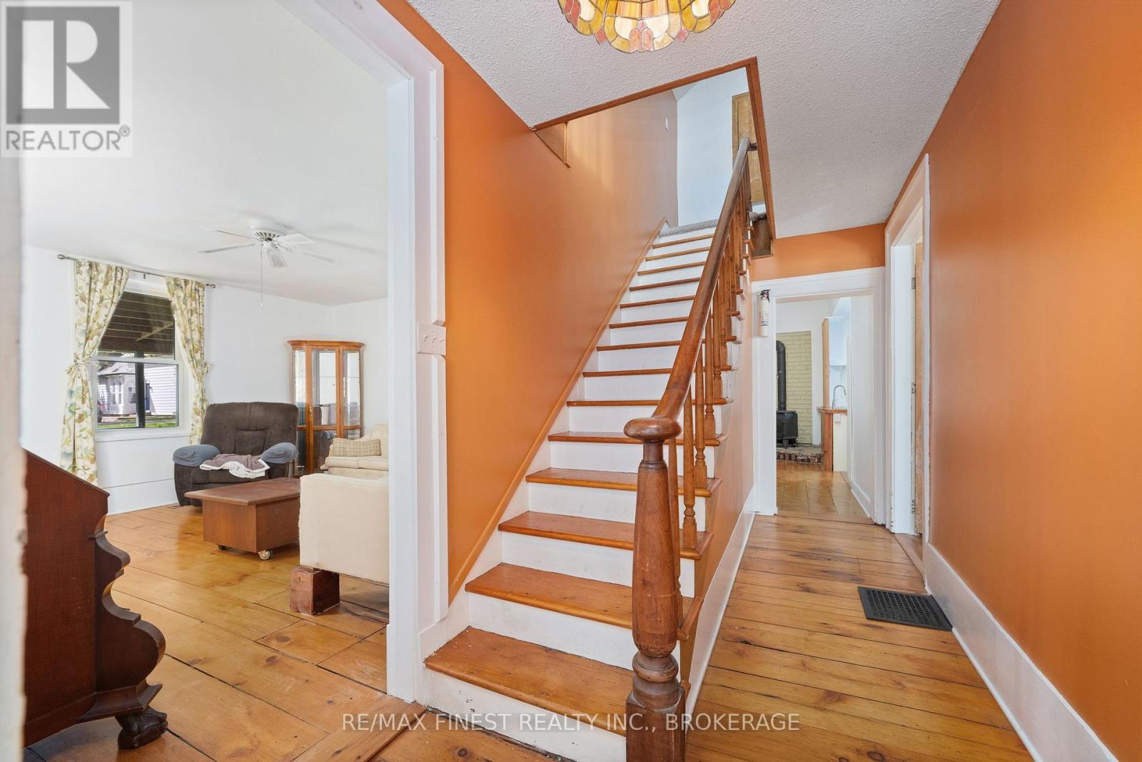 8 Catherine Street, Prince Edward County, Ontario  K0K 2T0 - Photo 3 - X12672838