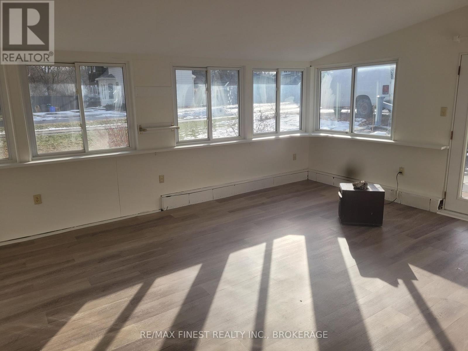 8 Catherine Street, Prince Edward County, Ontario  K0K 2T0 - Photo 4 - X12672838