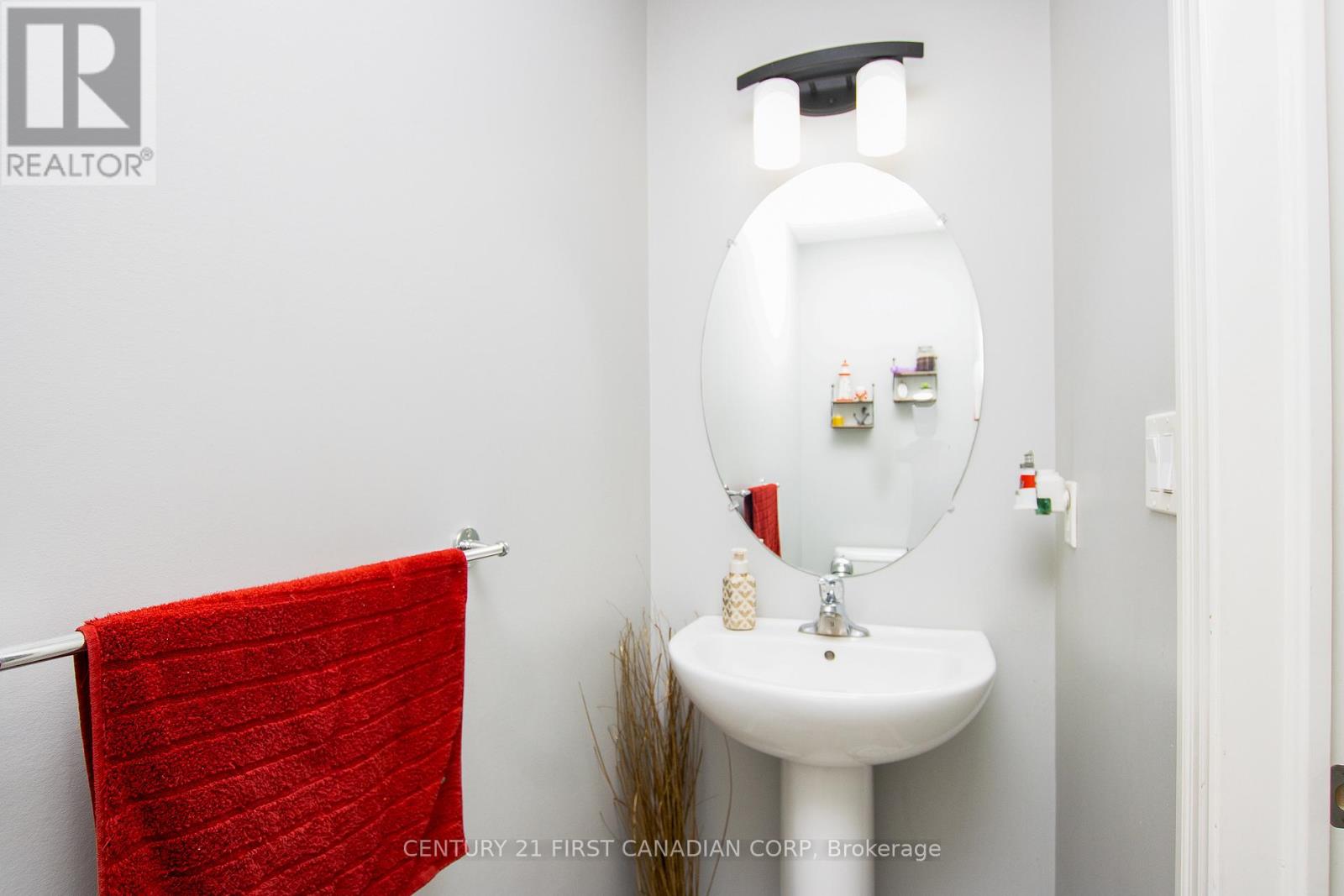 16 Arnold Street, Tillsonburg, Ontario  N4G 0G9 - Photo 6 - X12672694