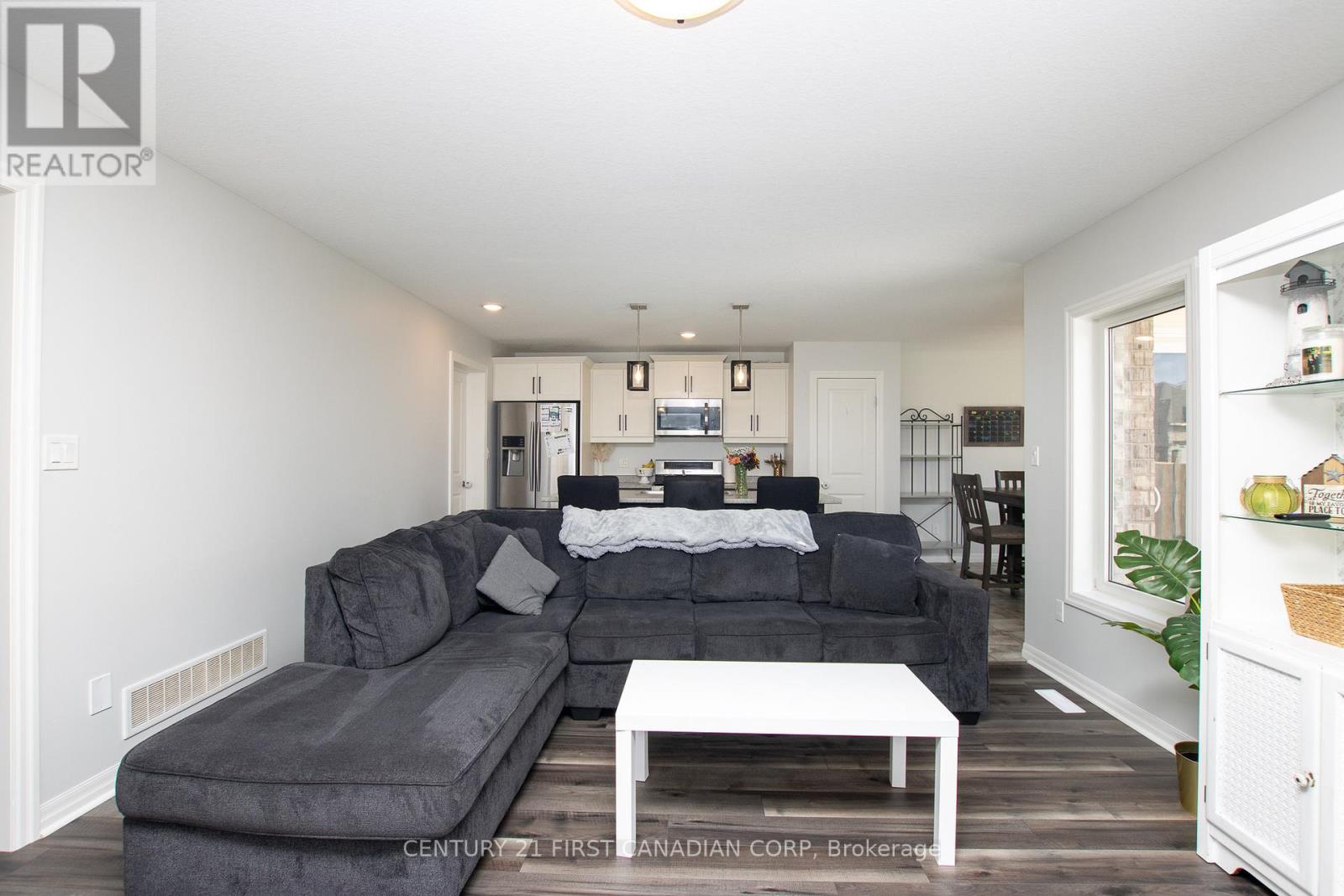 16 Arnold Street, Tillsonburg, Ontario  N4G 0G9 - Photo 9 - X12672694