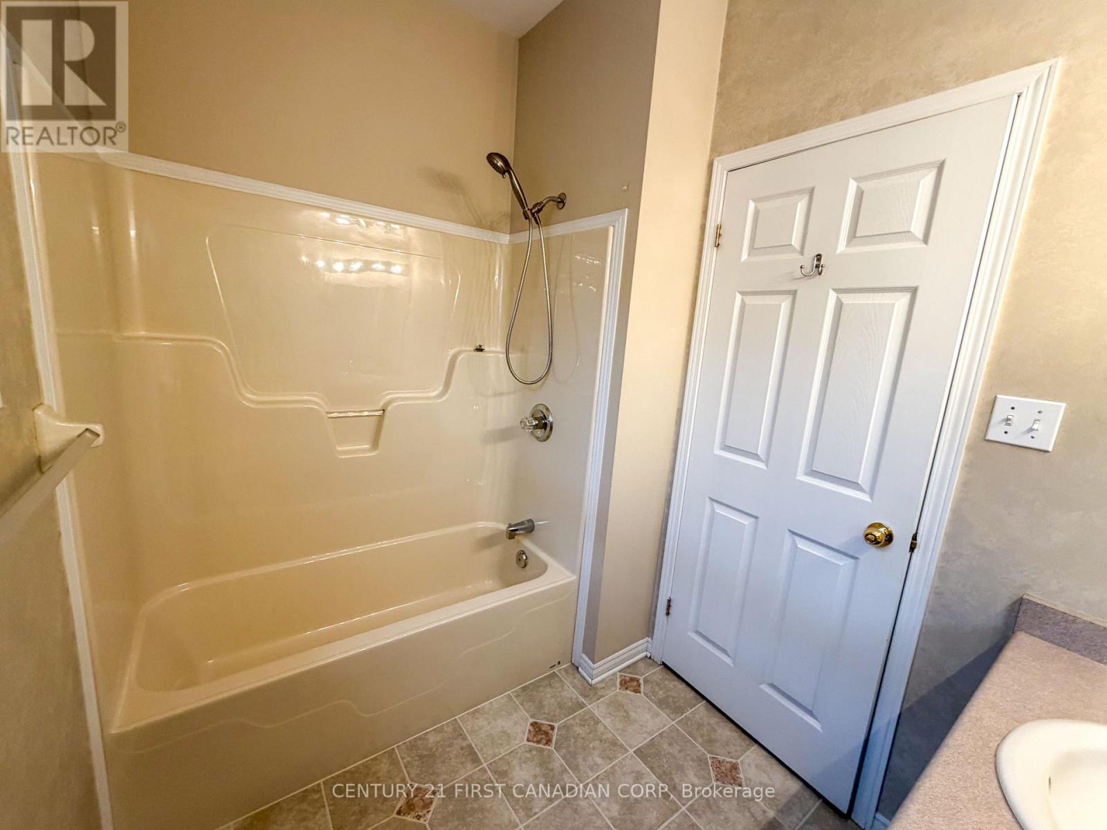 332 Ambleside Drive, London North, Ontario  N6G 5H9 - Photo 7 - X12672706