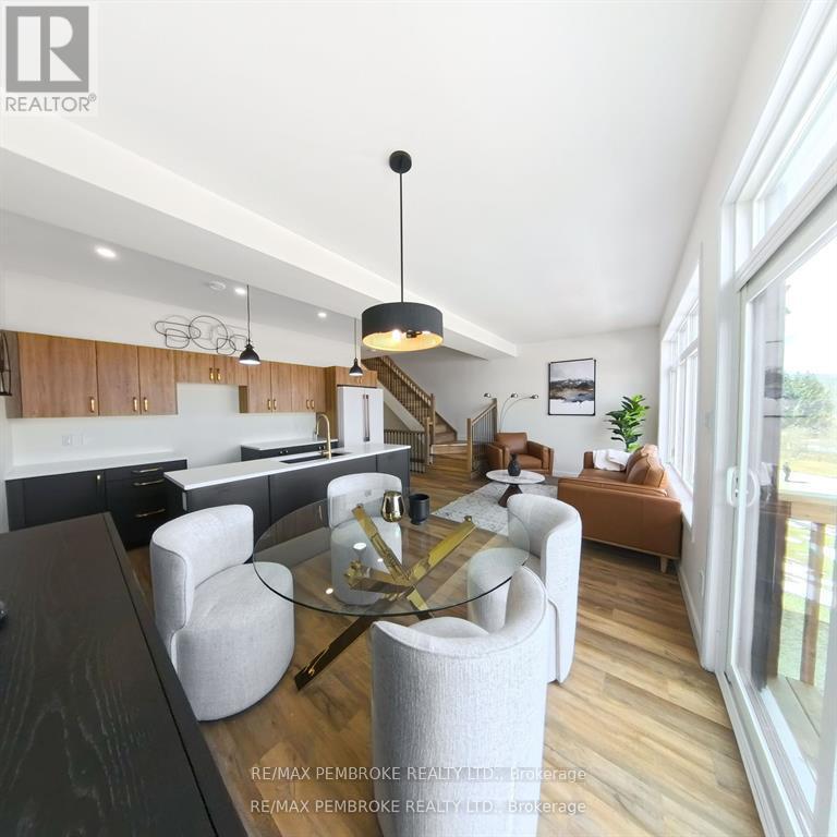 11 Northbrook Street, Petawawa, Ontario  K8H 3N4 - Photo 11 - X12672692