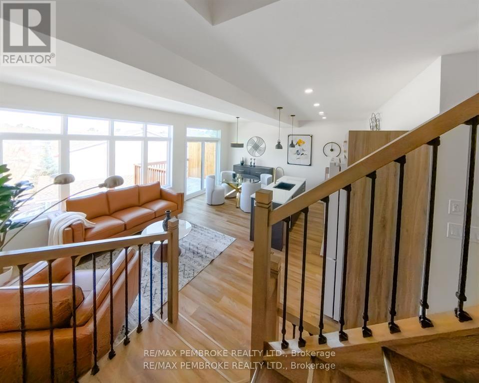 11 Northbrook Street, Petawawa, Ontario  K8H 3N4 - Photo 17 - X12672692