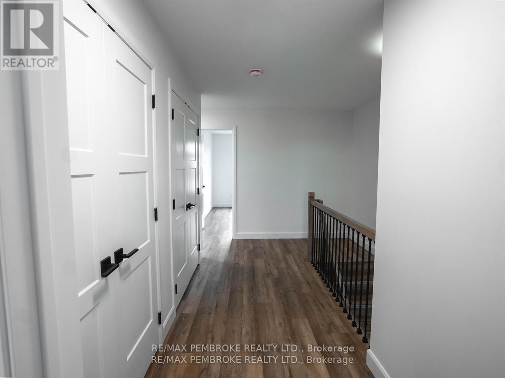 11 Northbrook Street, Petawawa, Ontario  K8H 3N4 - Photo 25 - X12672692