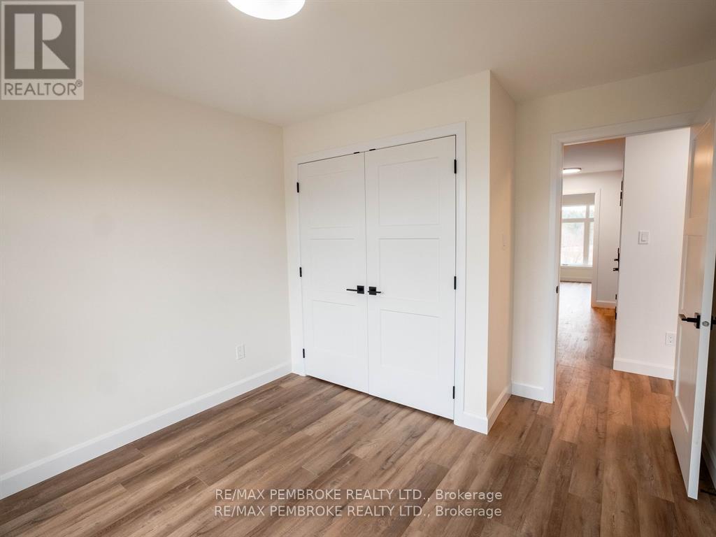 11 Northbrook Street, Petawawa, Ontario  K8H 3N4 - Photo 27 - X12672692