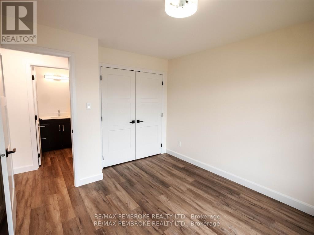 11 Northbrook Street, Petawawa, Ontario  K8H 3N4 - Photo 29 - X12672692