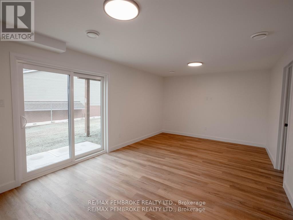 11 Northbrook Street, Petawawa, Ontario  K8H 3N4 - Photo 31 - X12672692