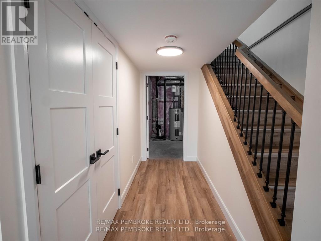 11 Northbrook Street, Petawawa, Ontario  K8H 3N4 - Photo 34 - X12672692