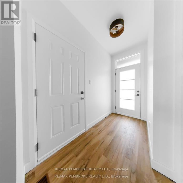 11 Northbrook Street, Petawawa, Ontario  K8H 3N4 - Photo 4 - X12672692